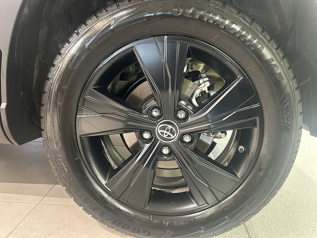 Vehicle Image 12