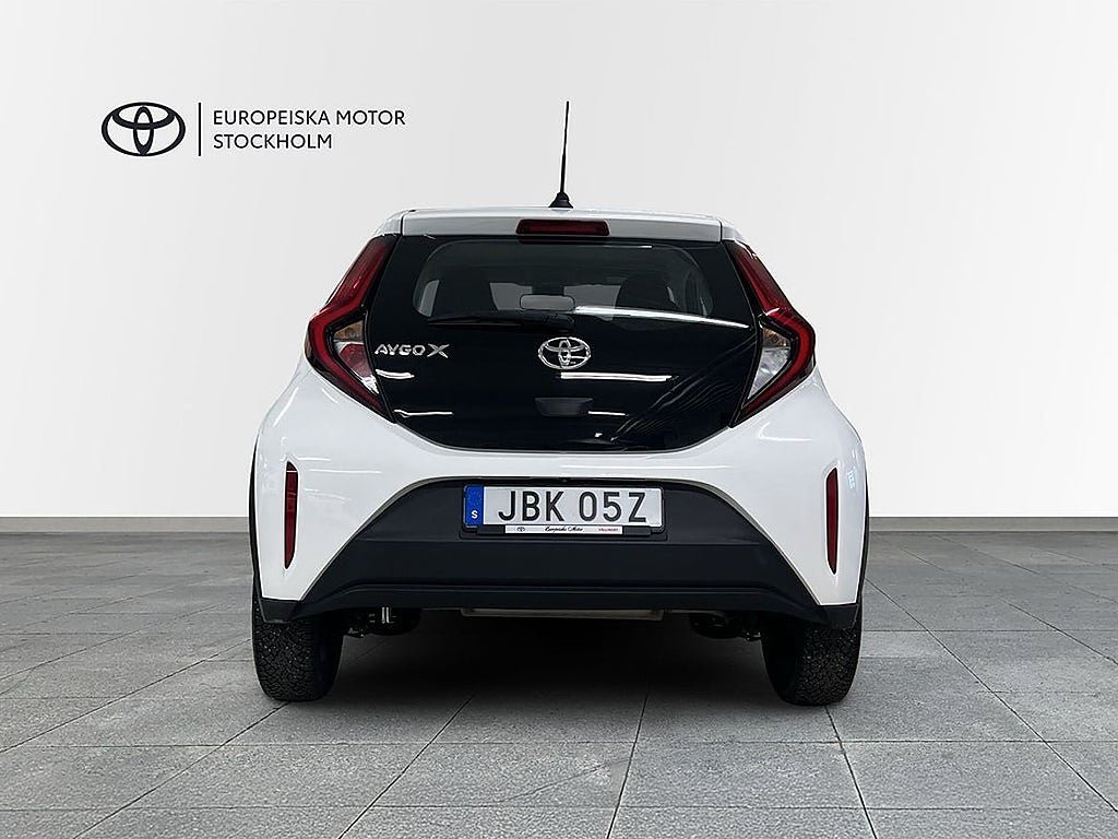Vehicle Image 4