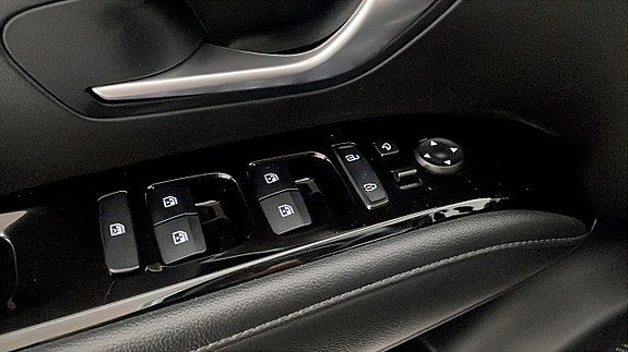 Vehicle Image 25