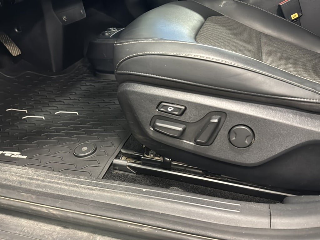 Vehicle Image 16