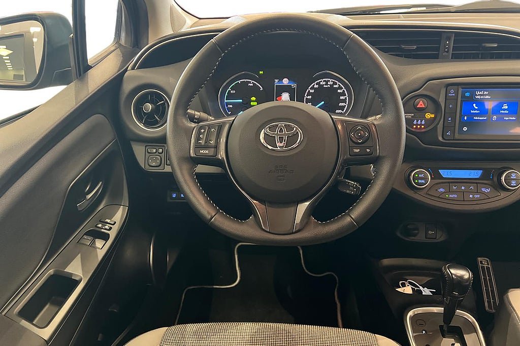 Vehicle Image 11