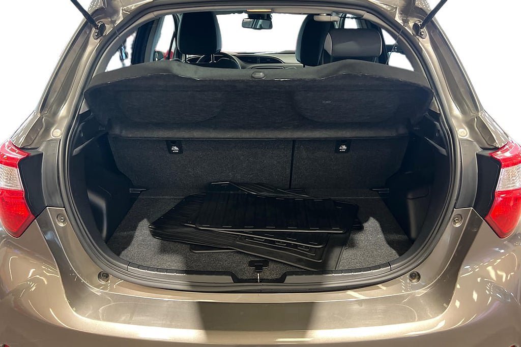 Vehicle Image 12