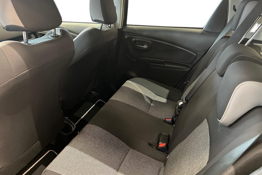 Vehicle Image 13
