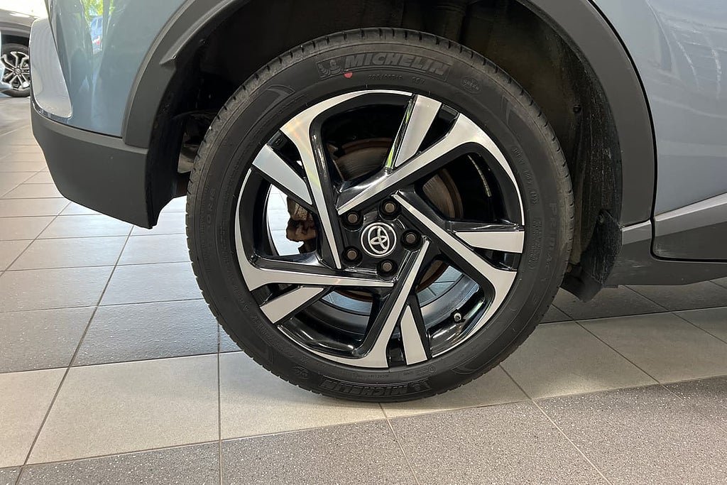 Vehicle Image 15