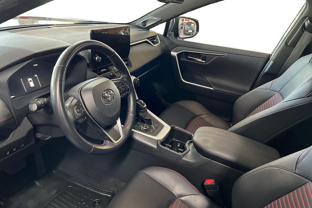 Vehicle Image 12