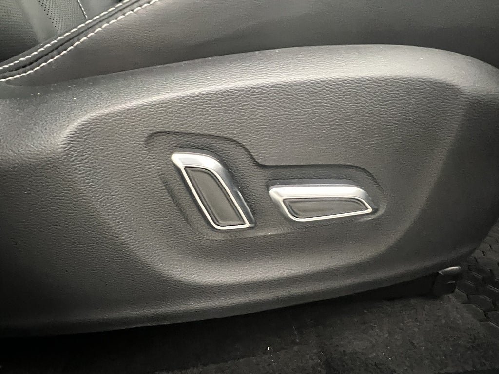 Vehicle Image 24