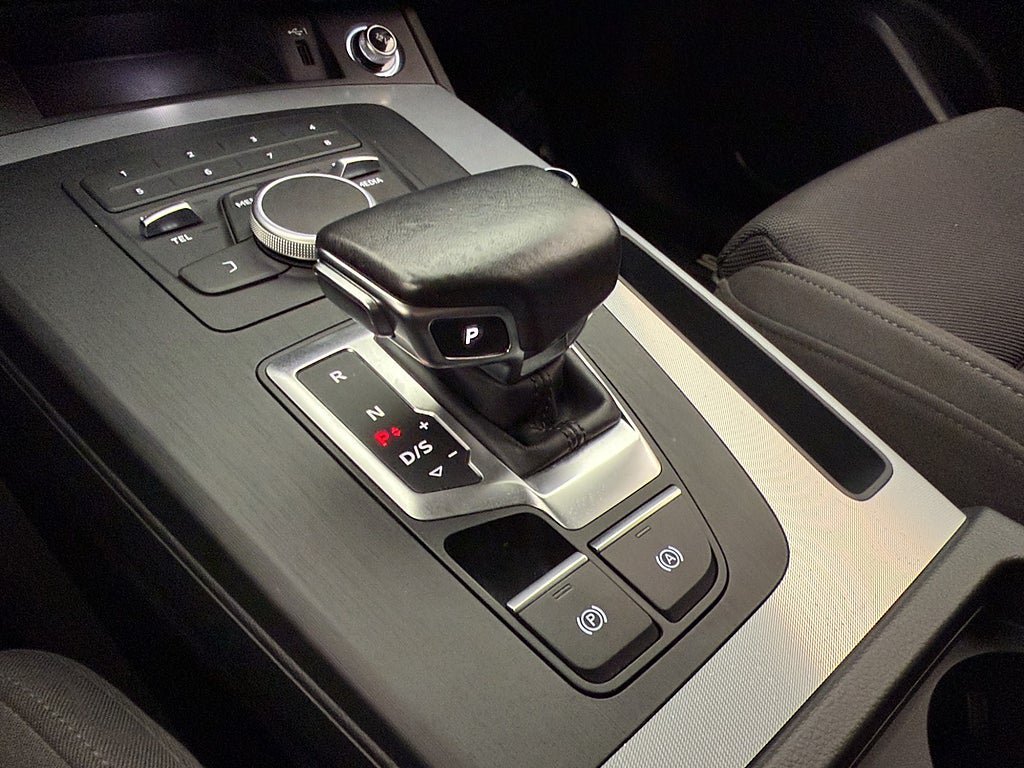 Vehicle Image 23
