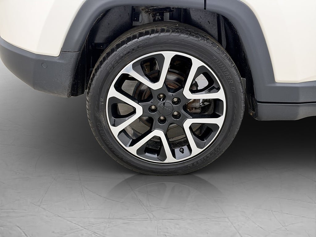 Vehicle Image 30