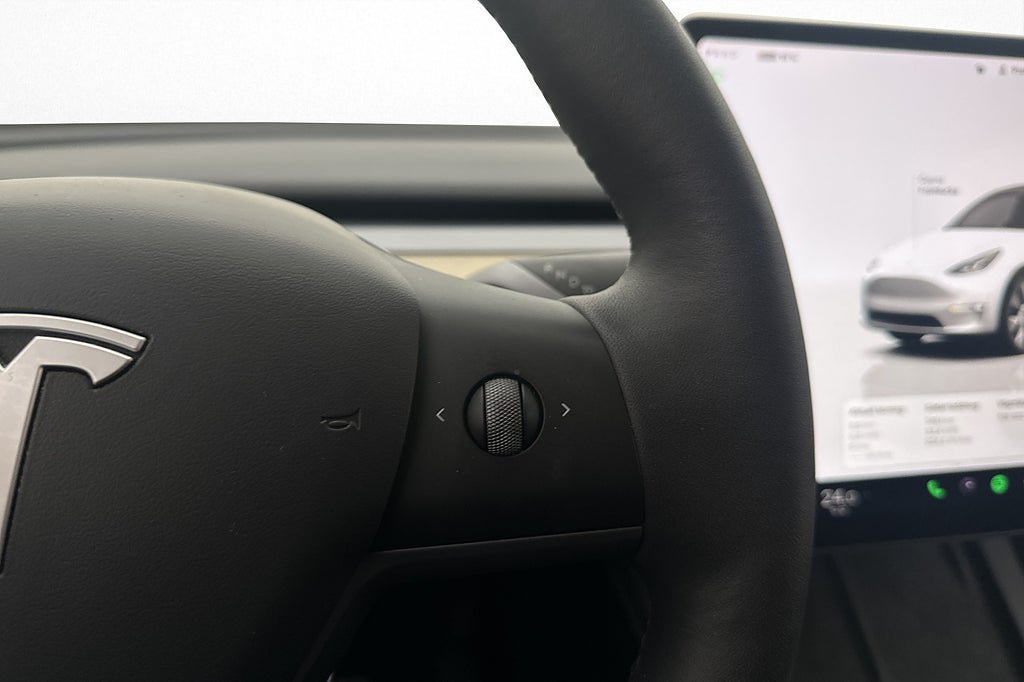Vehicle Image 24