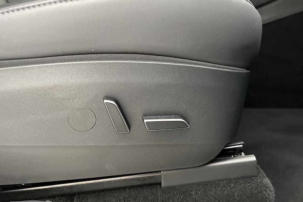 Vehicle Image 27