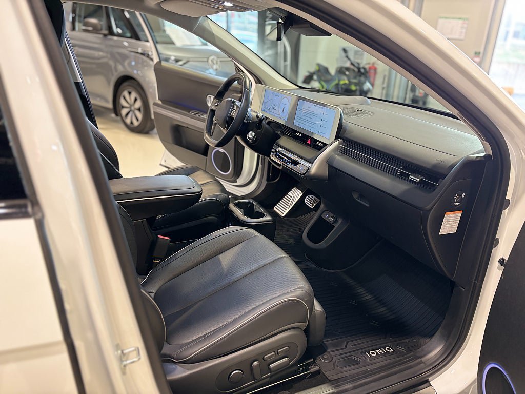 Vehicle Image 14