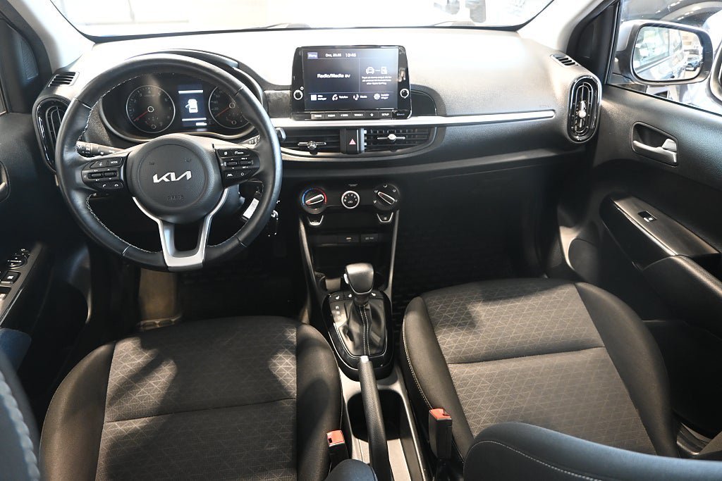 Vehicle Image 9