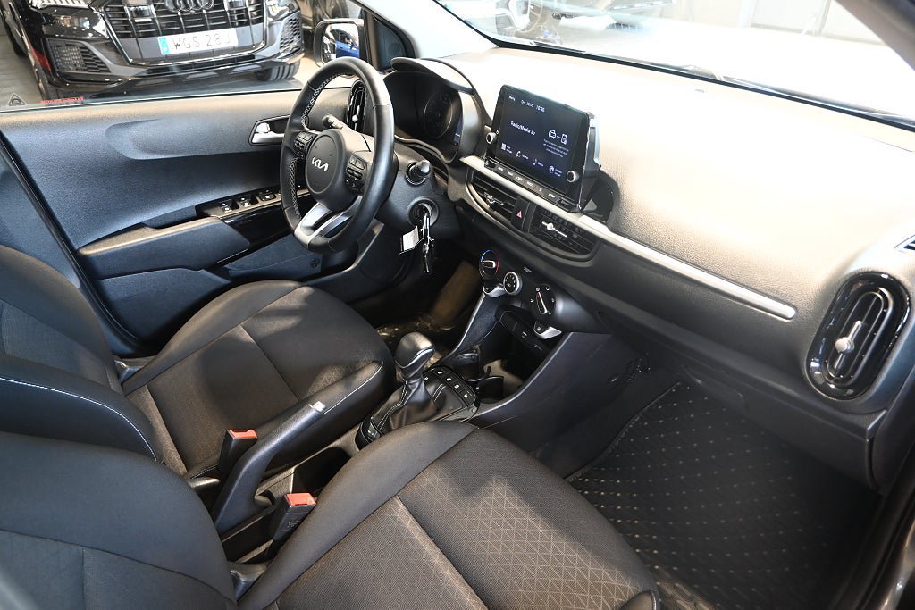 Vehicle Image 10