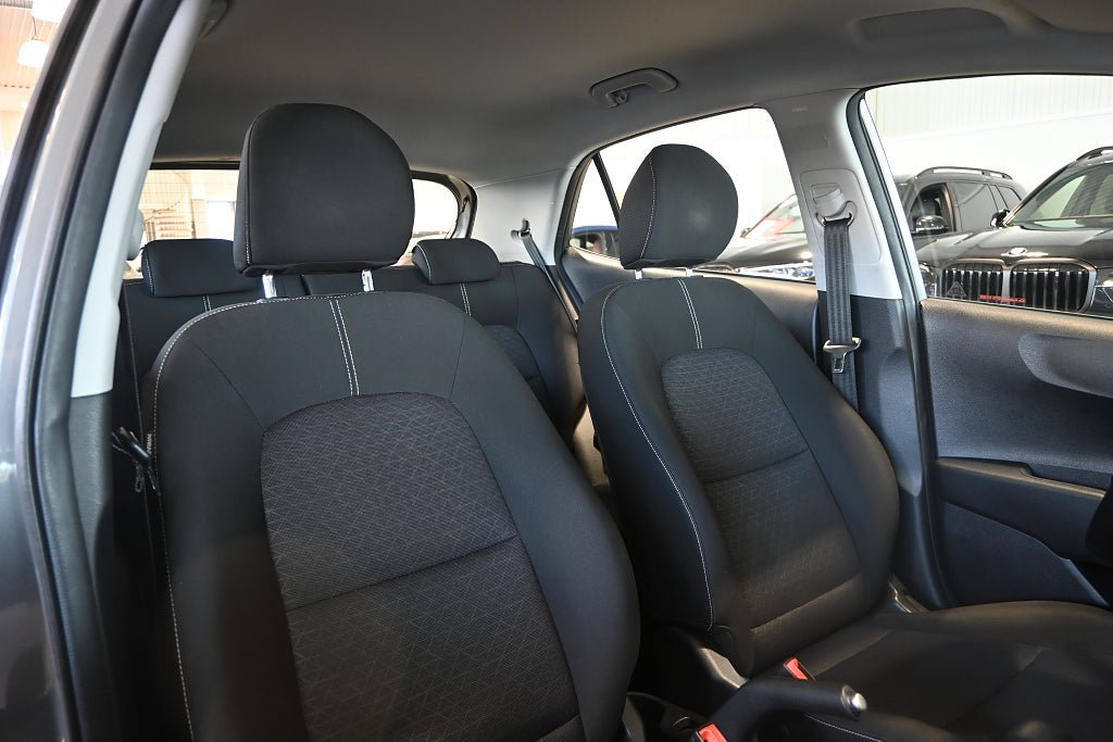 Vehicle Image 11