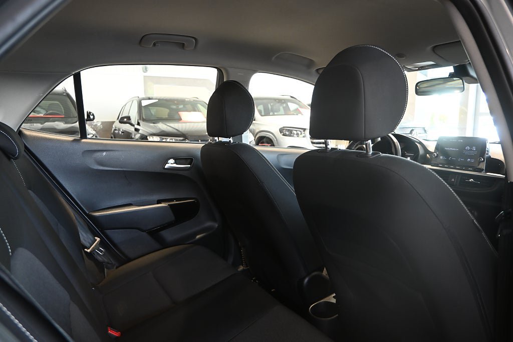 Vehicle Image 12