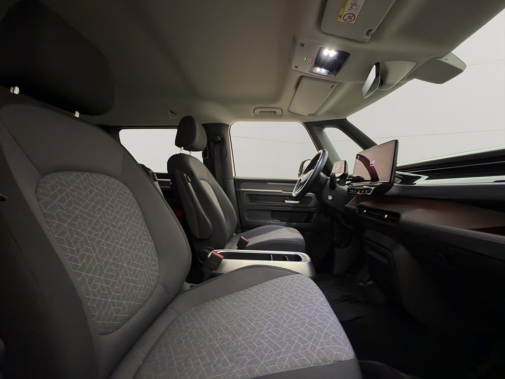 Vehicle Image 32