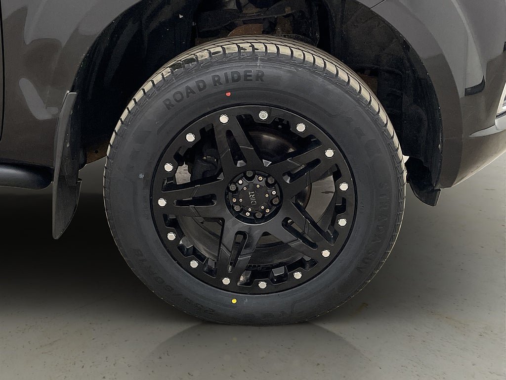 Vehicle Image 32