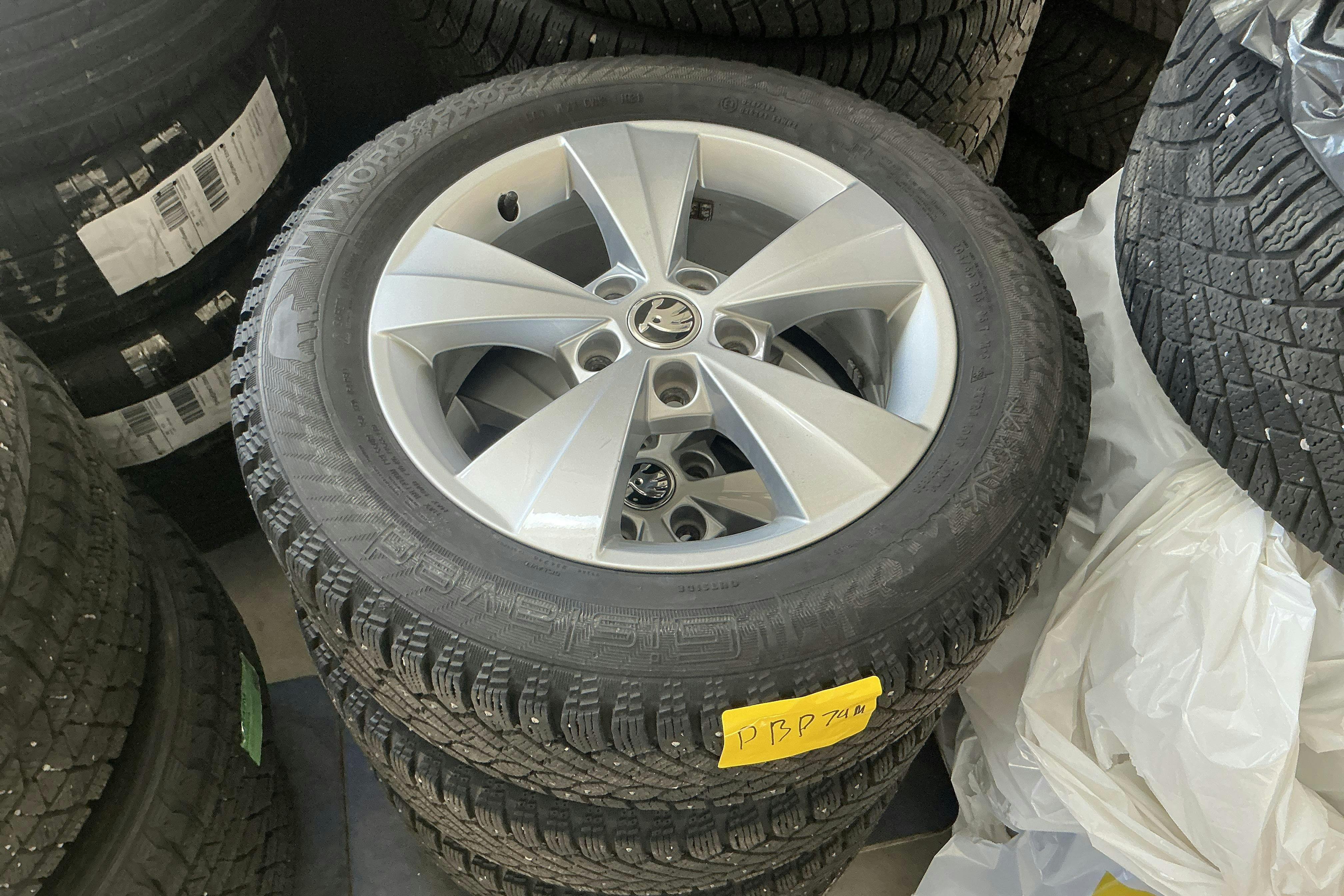 Vehicle Image 16