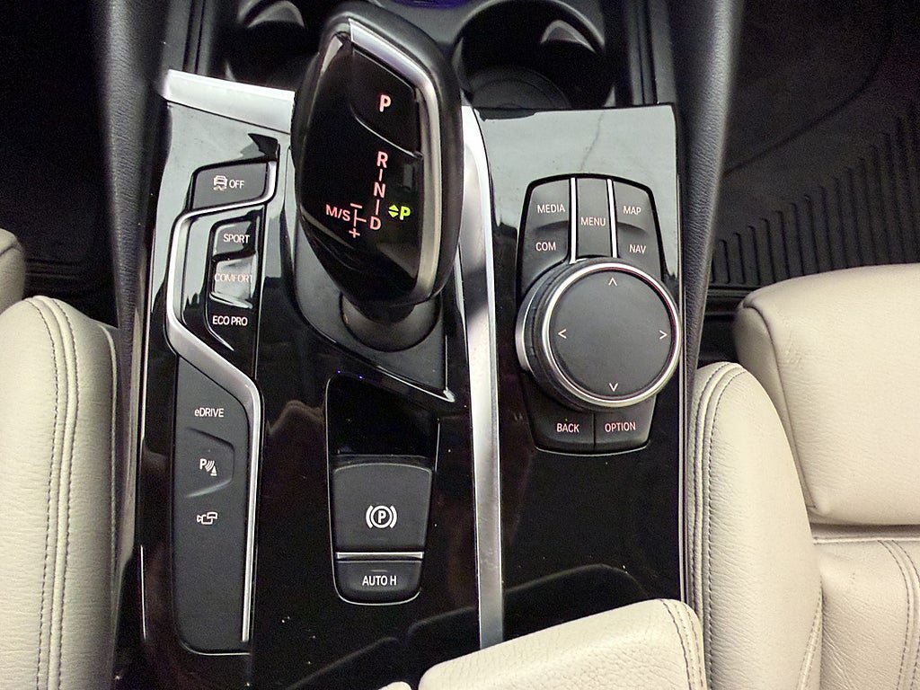 Vehicle Image 32