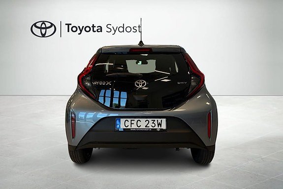 Vehicle Image 4