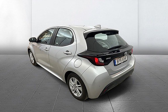 Vehicle Image 6