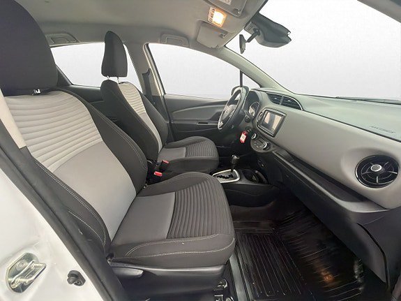 Vehicle Image 25