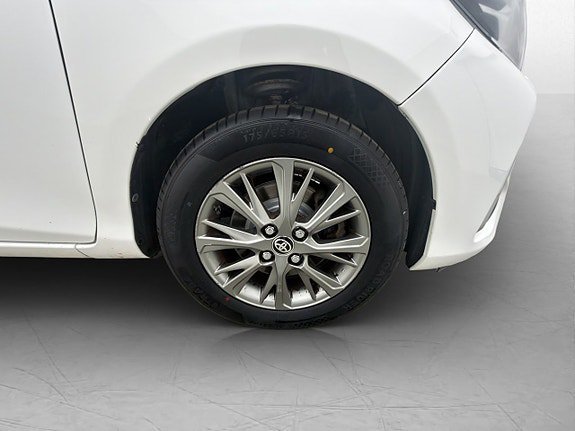 Vehicle Image 32
