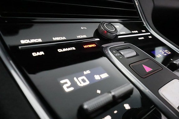 Vehicle Image 28