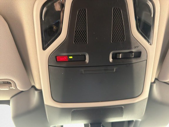 Vehicle Image 28