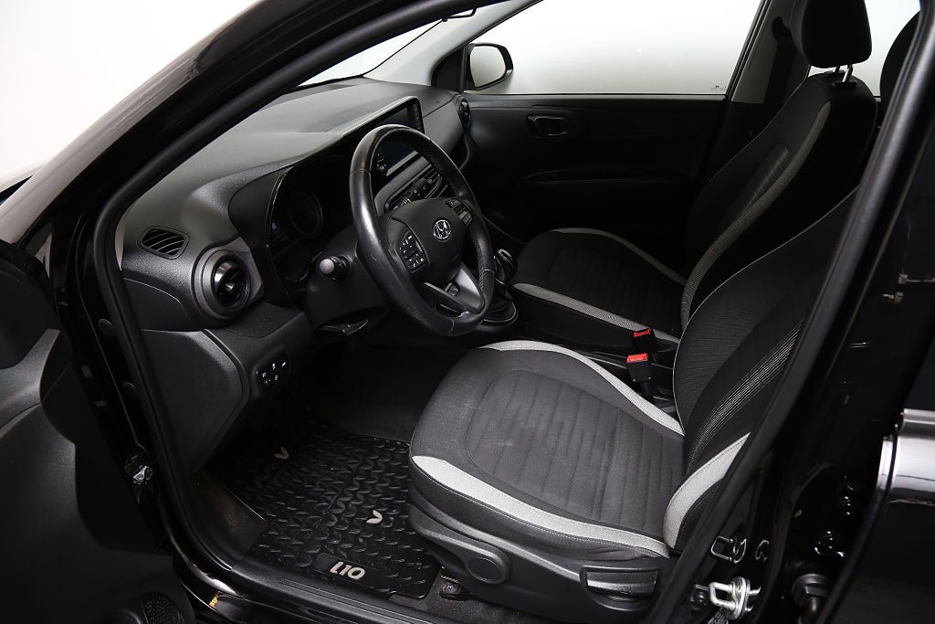 Vehicle Image 12