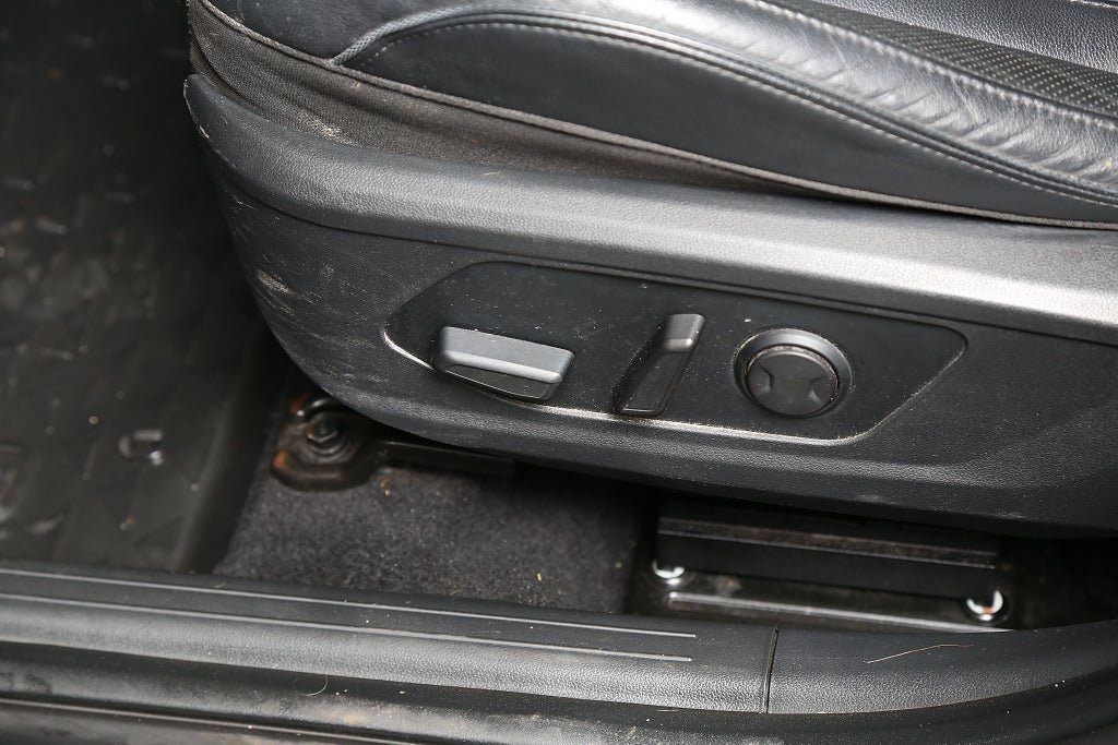 Vehicle Image 16