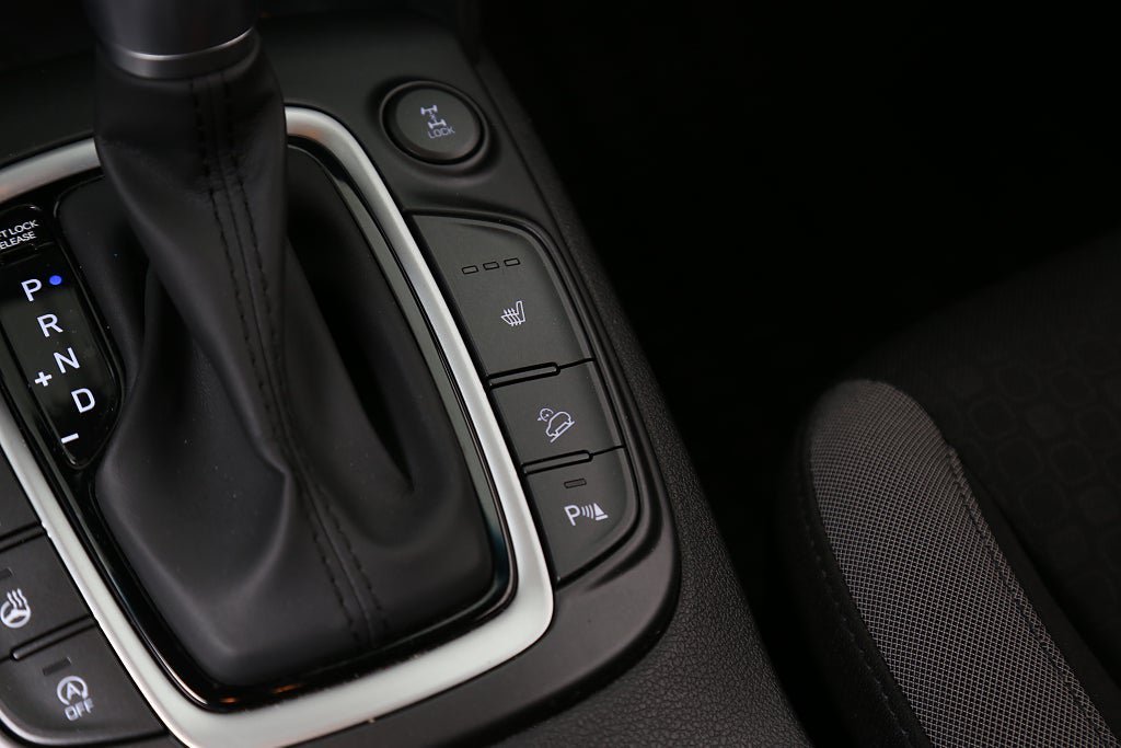 Vehicle Image 25