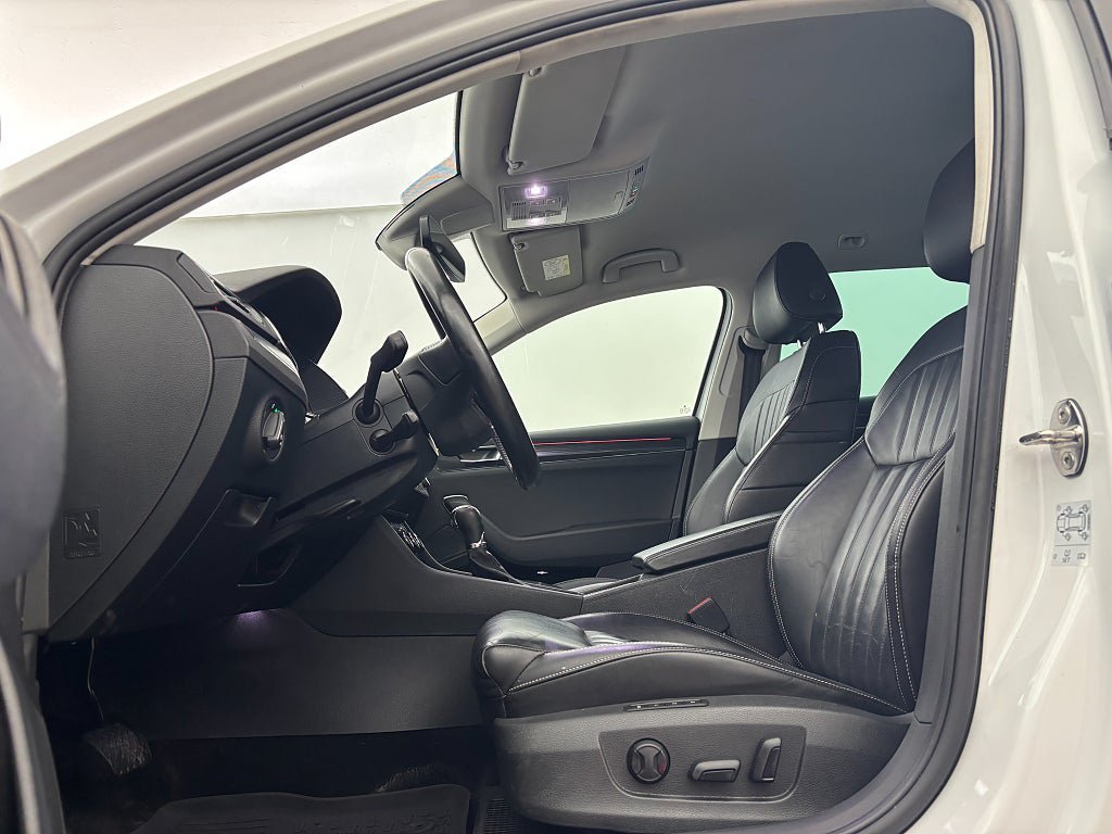 Vehicle Image 14