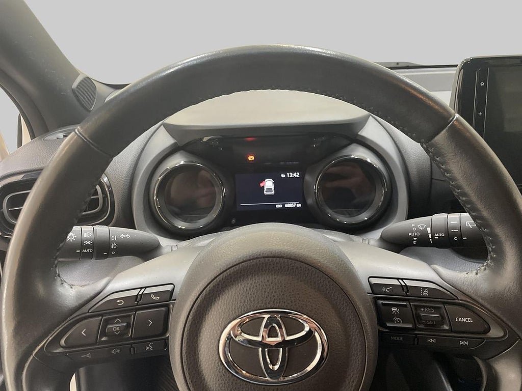 Vehicle Image 16