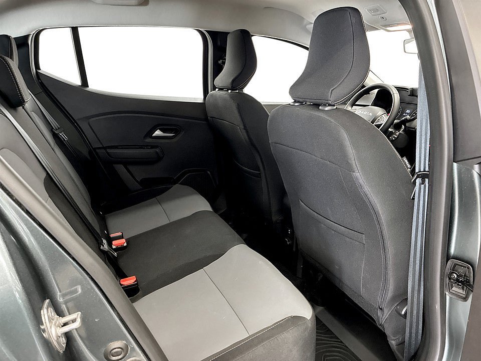 Vehicle Image 12