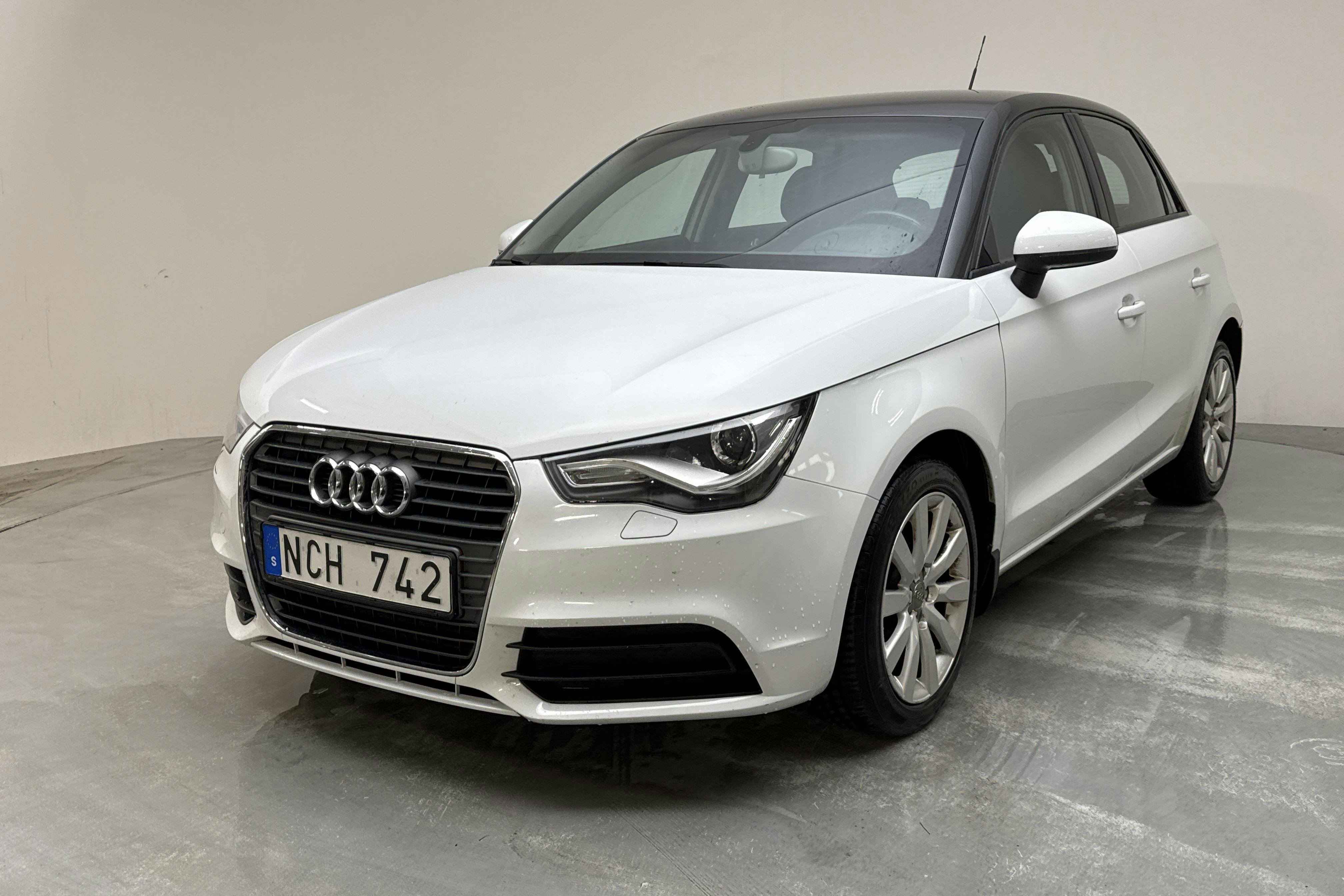 Vehicle Image 1