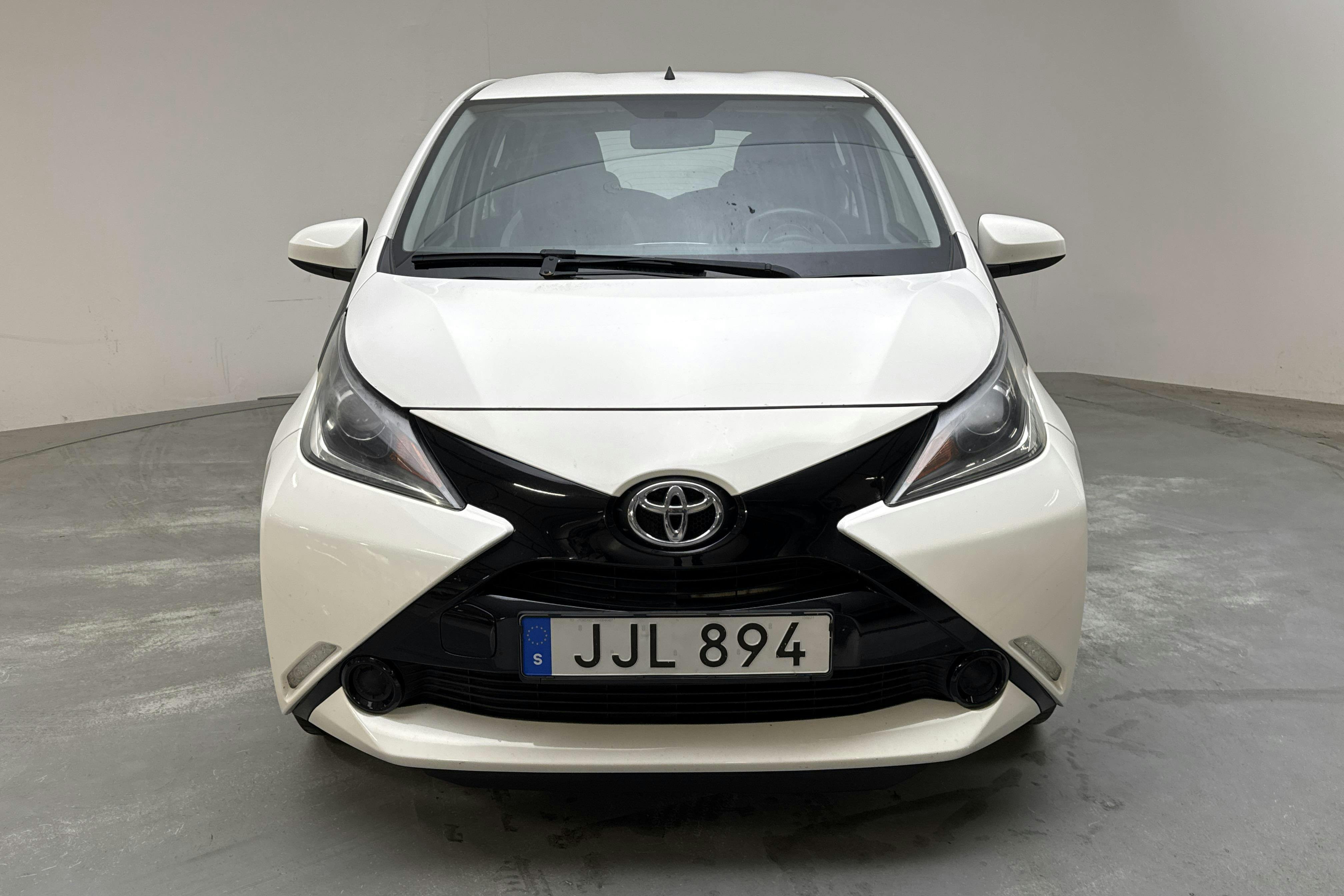 Vehicle Image 4