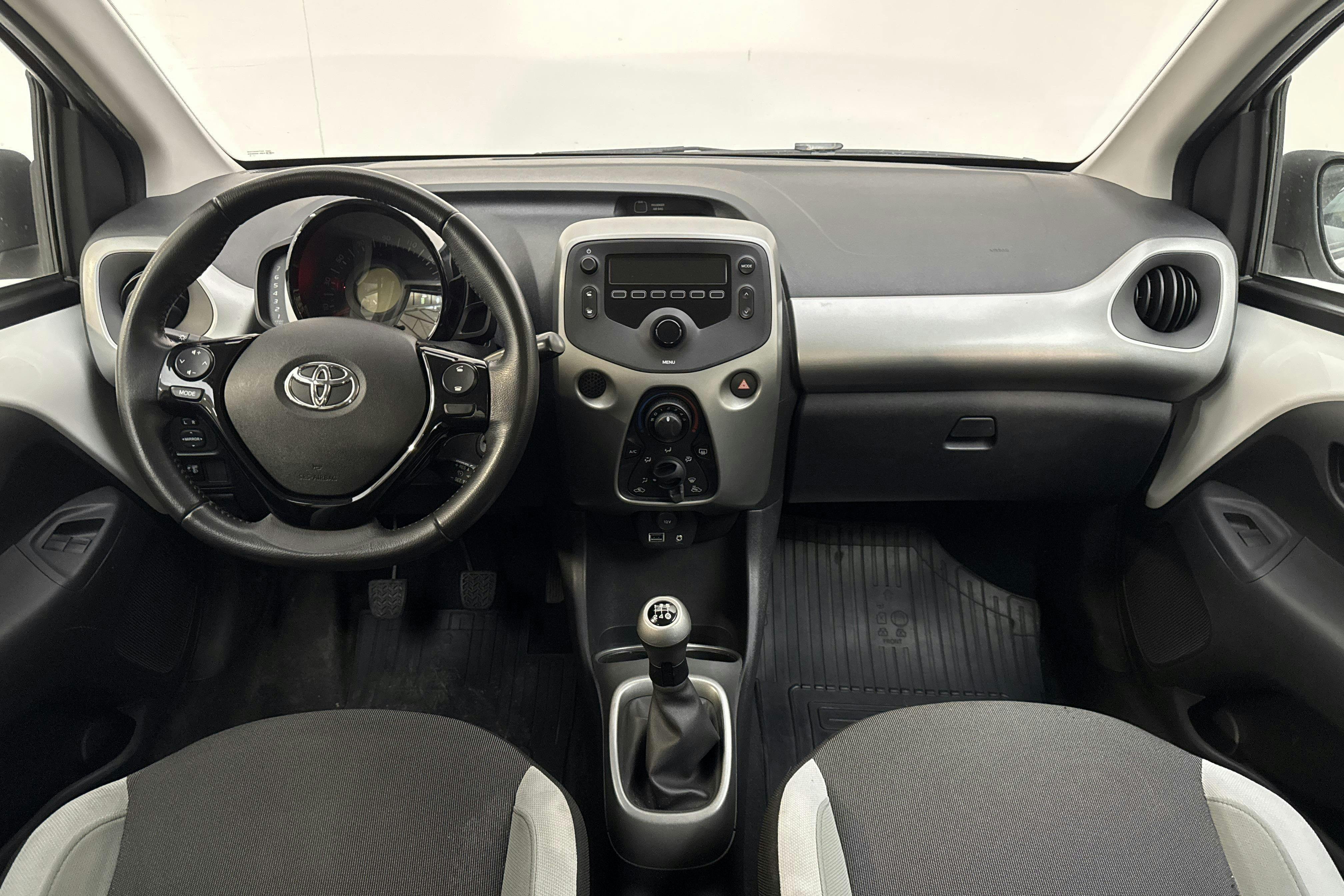 Vehicle Image 6
