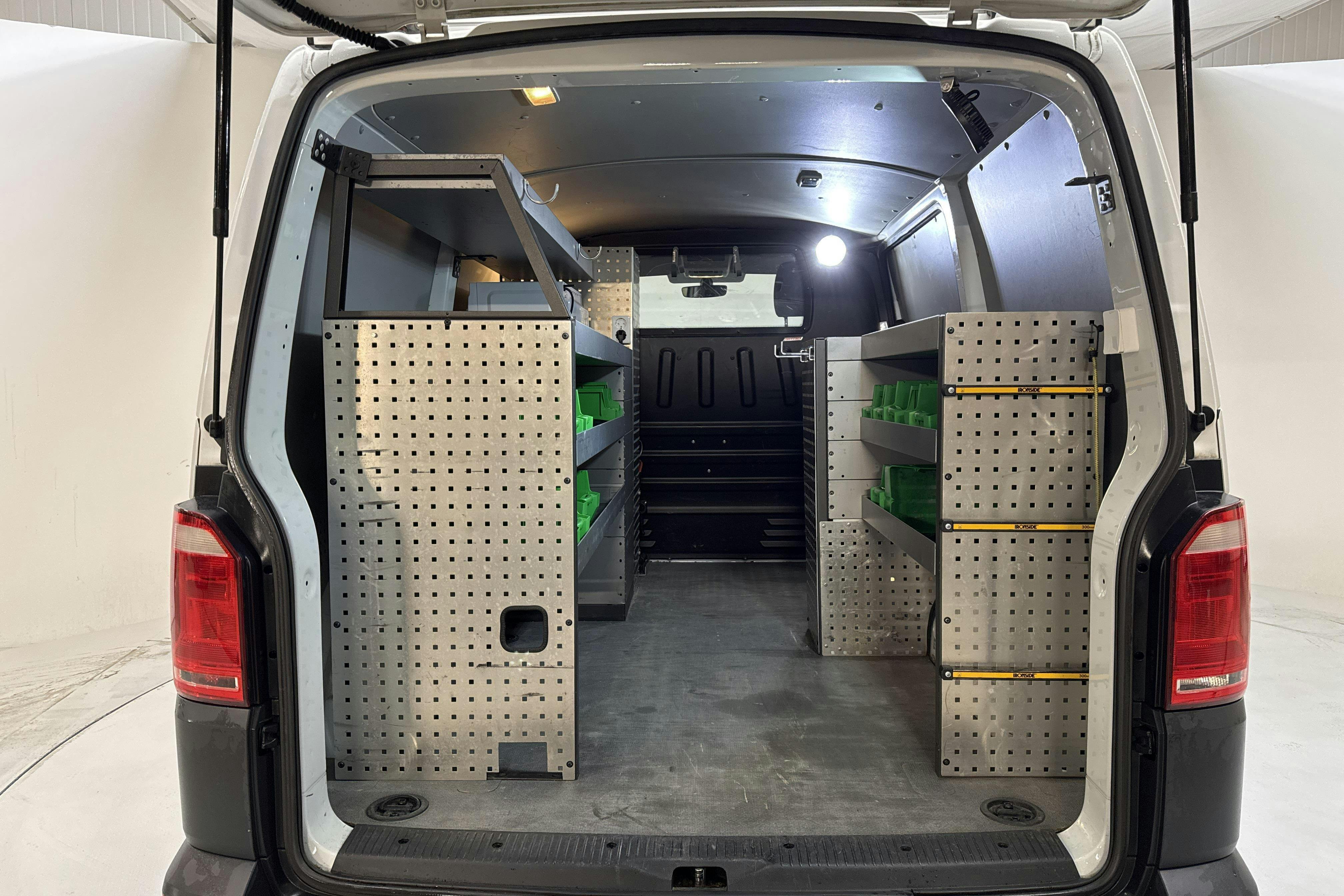 Vehicle Image 9