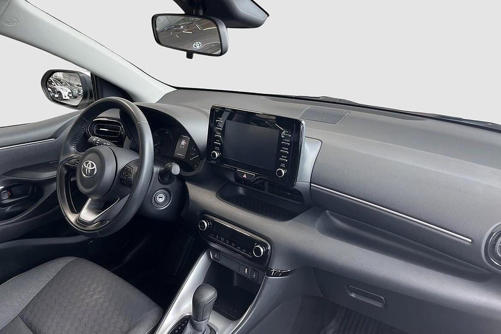 Vehicle Image 8