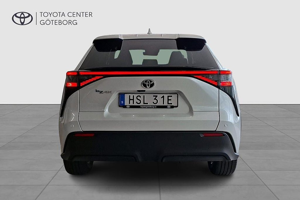 Vehicle Image 6