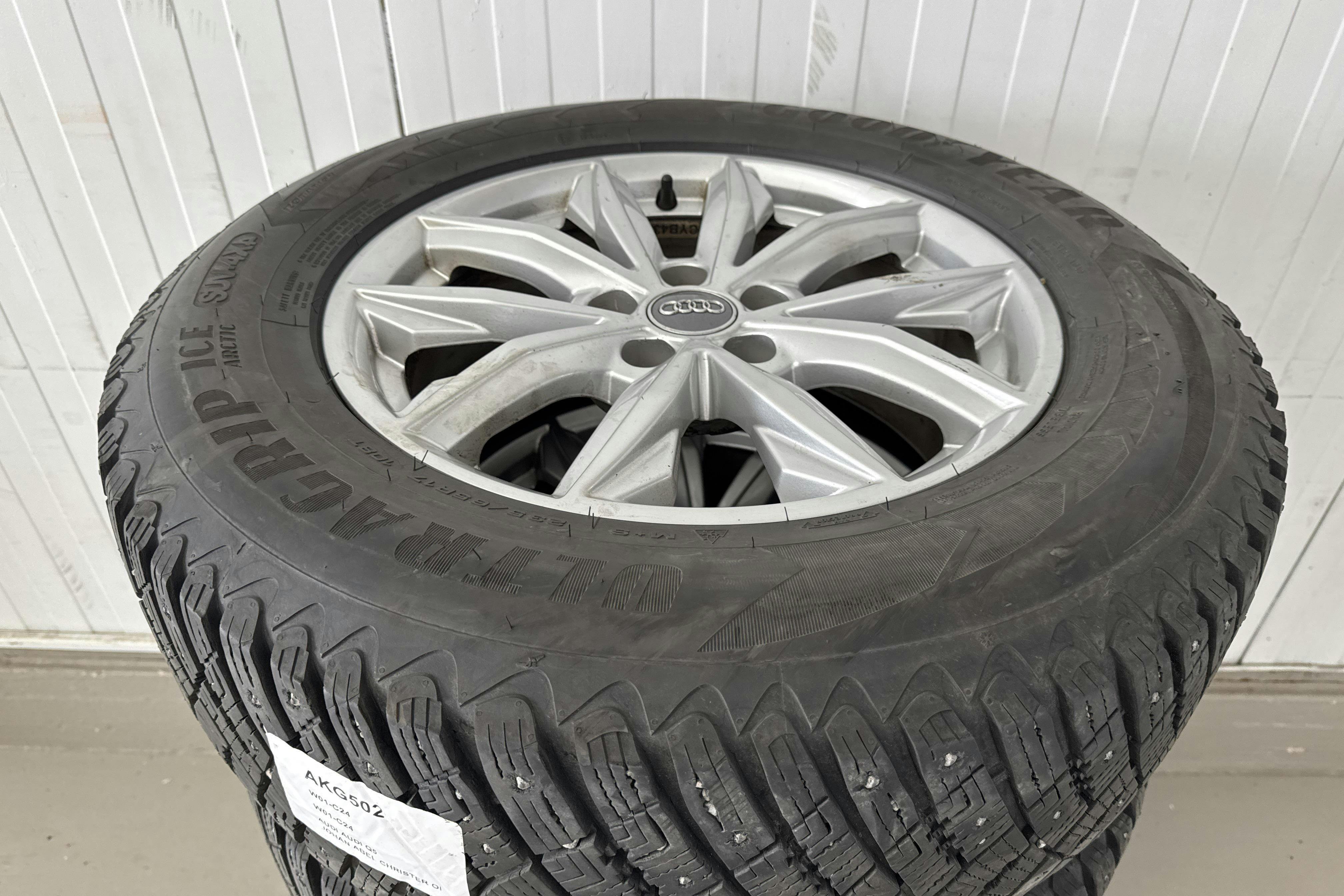 Vehicle Image 15