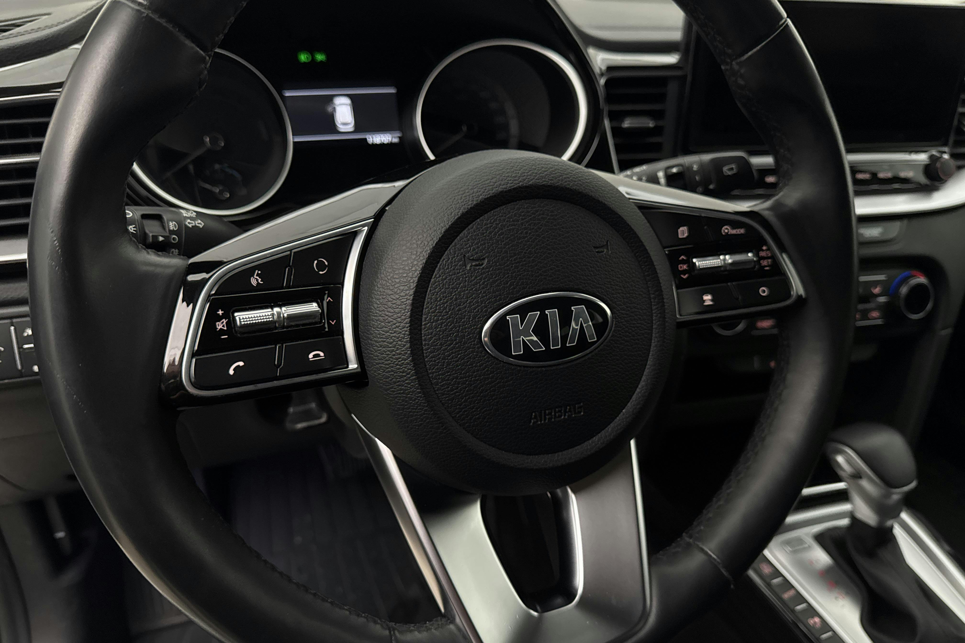 Vehicle Image 16