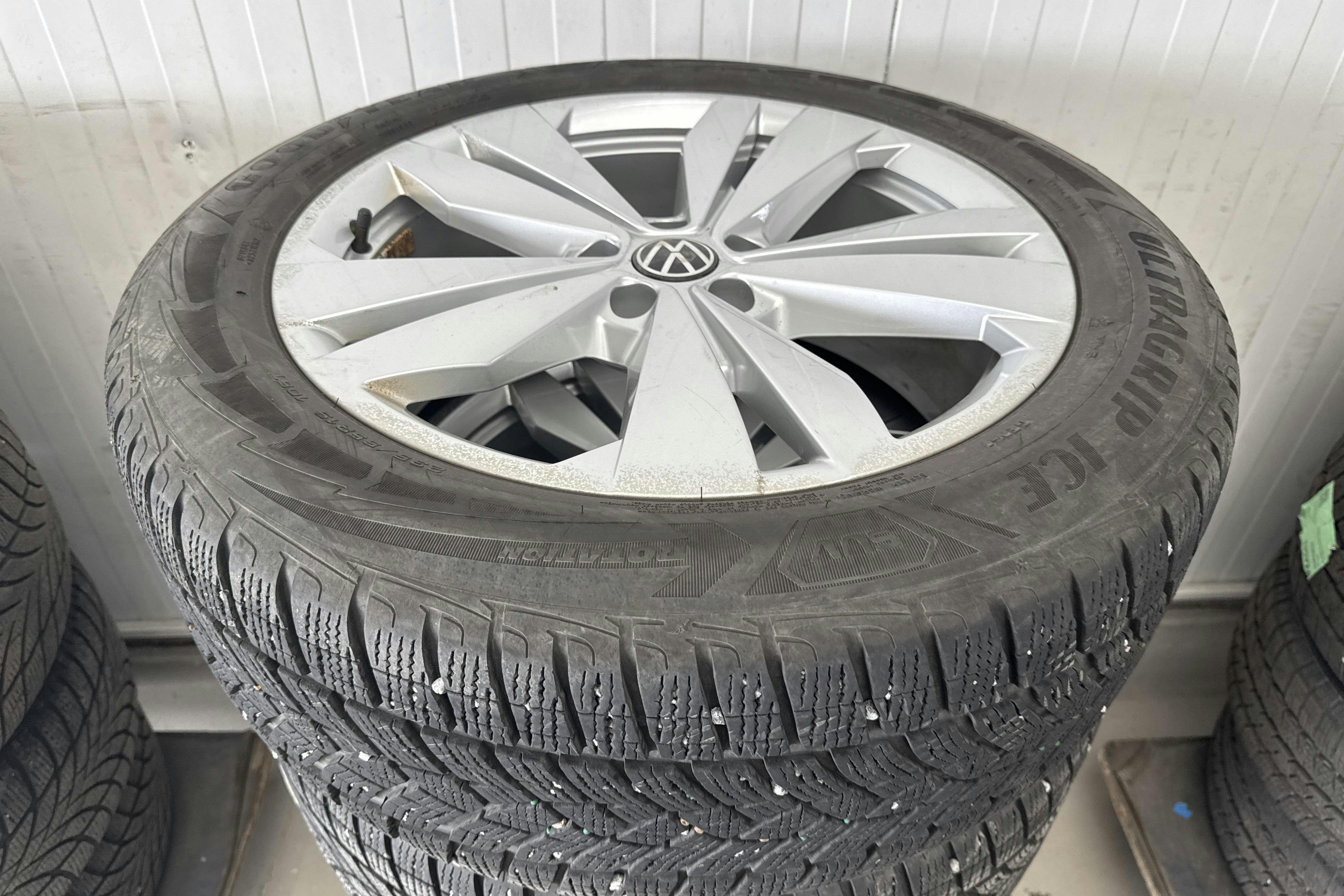 Vehicle Image 21