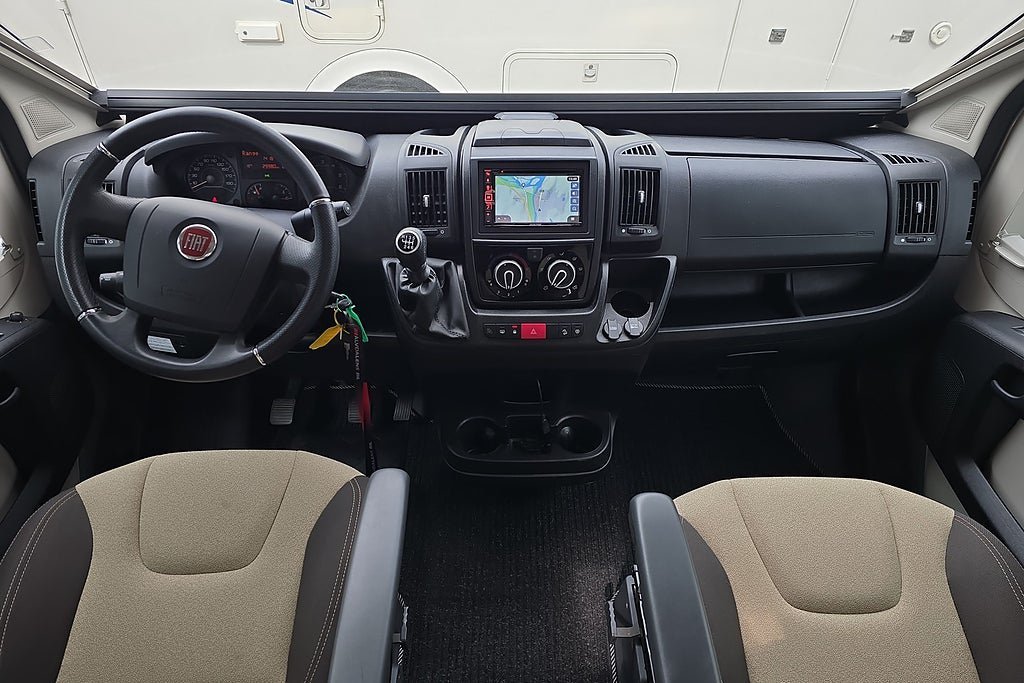 Vehicle Image 32