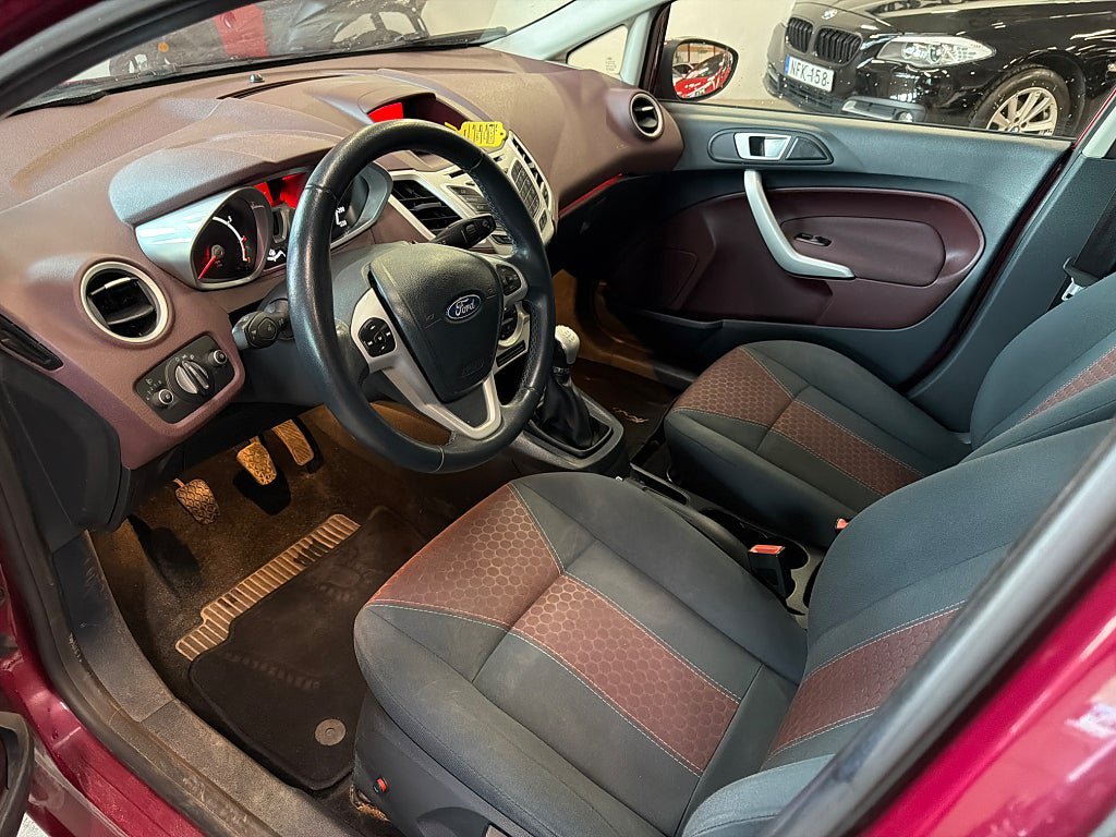 Vehicle Image 8