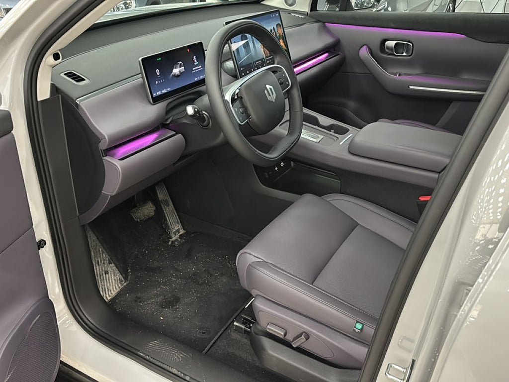 Vehicle Image 8