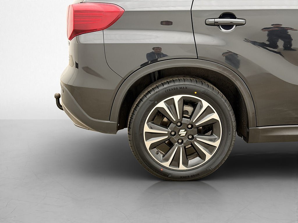 Vehicle Image 12
