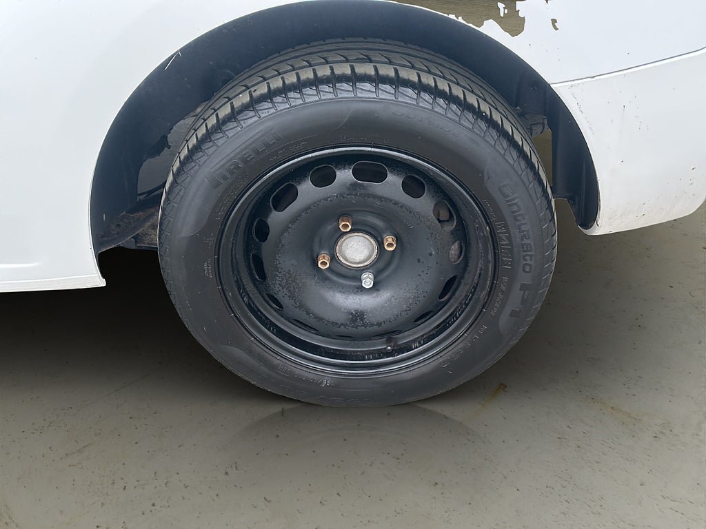 Vehicle Image 25