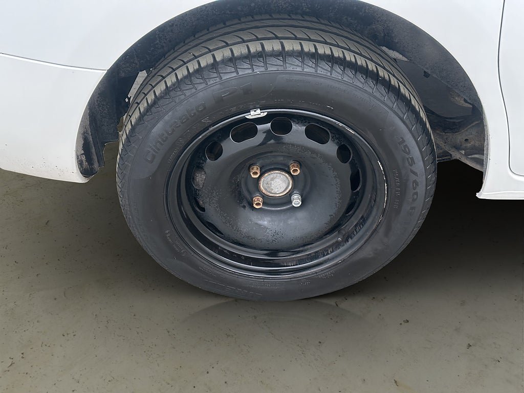 Vehicle Image 26